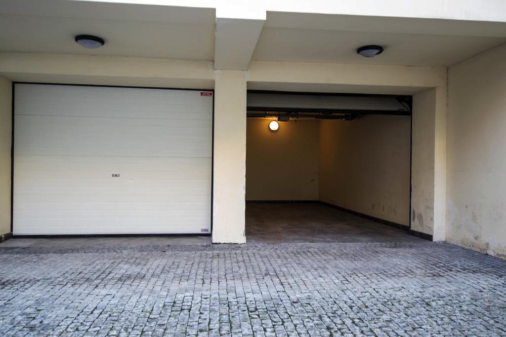 Ruterra Red Roofs View With Garage Apartment Praha Bagian luar foto