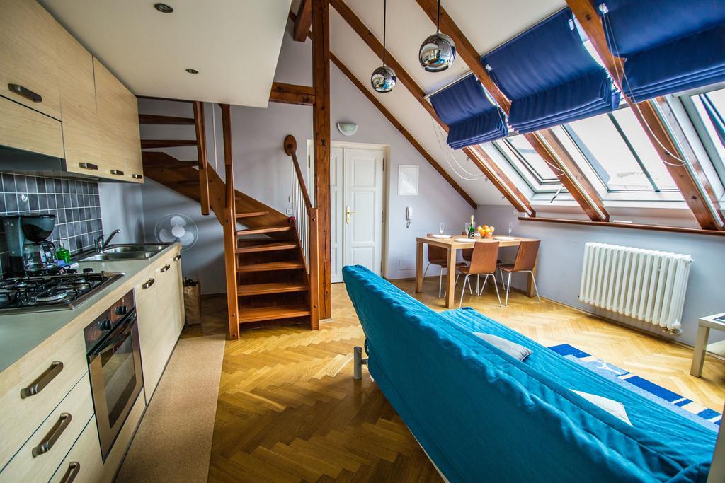 Ruterra Red Roofs View With Garage Apartment Praha Bagian luar foto