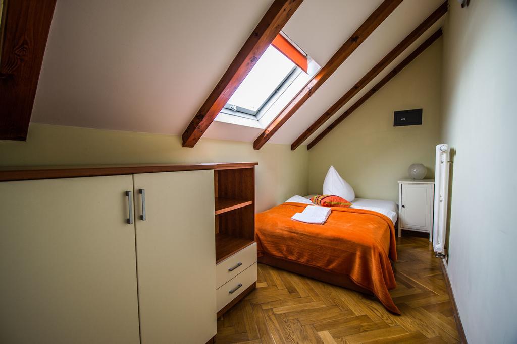 Ruterra Red Roofs View With Garage Apartment Praha Bagian luar foto