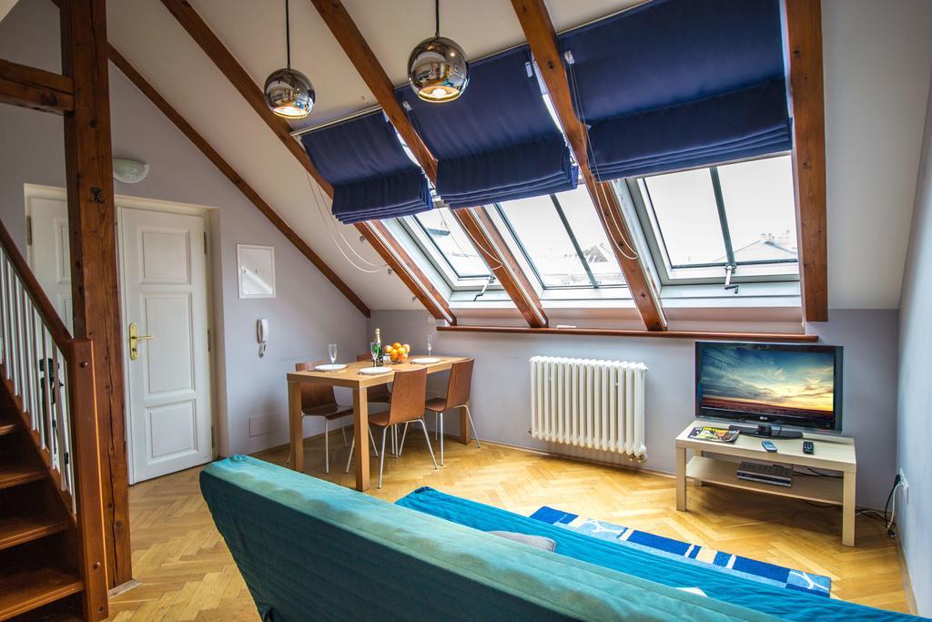 Ruterra Red Roofs View With Garage Apartment Praha Bagian luar foto