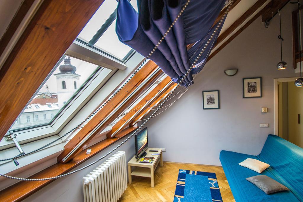 Ruterra Red Roofs View With Garage Apartment Praha Bagian luar foto